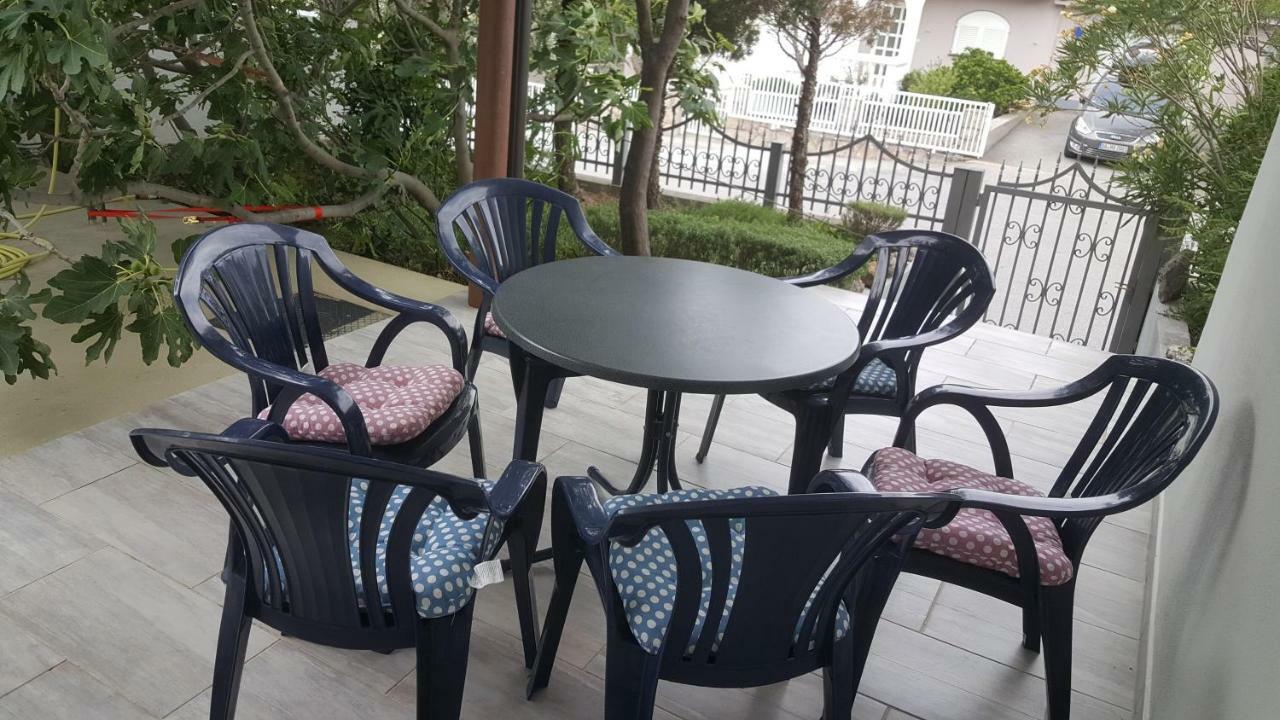Apartman Zahira Karlobag Kültér fotó